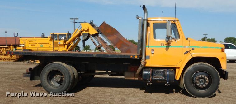 image for item GA9161 1986 International 1900  flat dump bed truck