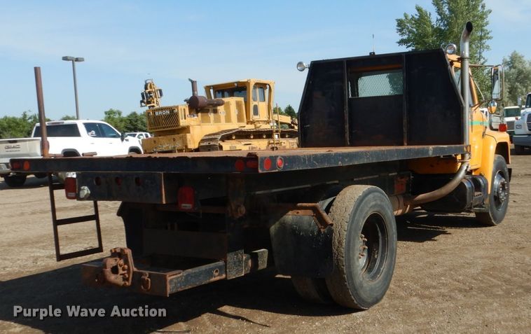 image for item GA9161 1986 International 1900  flat dump bed truck