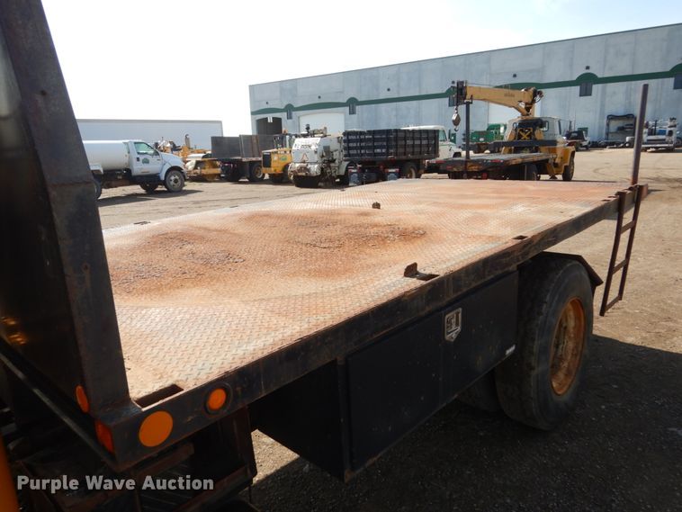 image for item GA9161 1986 International 1900  flat dump bed truck
