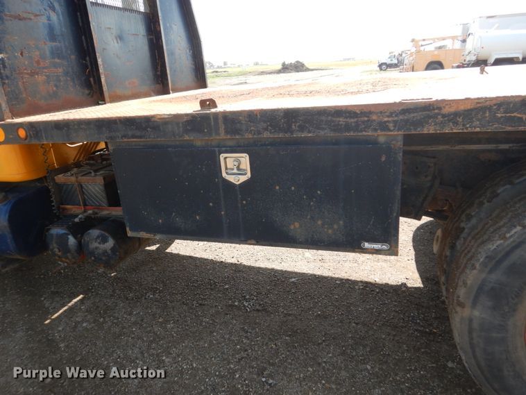 image for item GA9161 1986 International 1900  flat dump bed truck