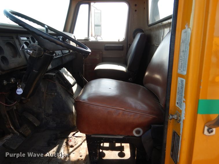 image for item GA9161 1986 International 1900  flat dump bed truck