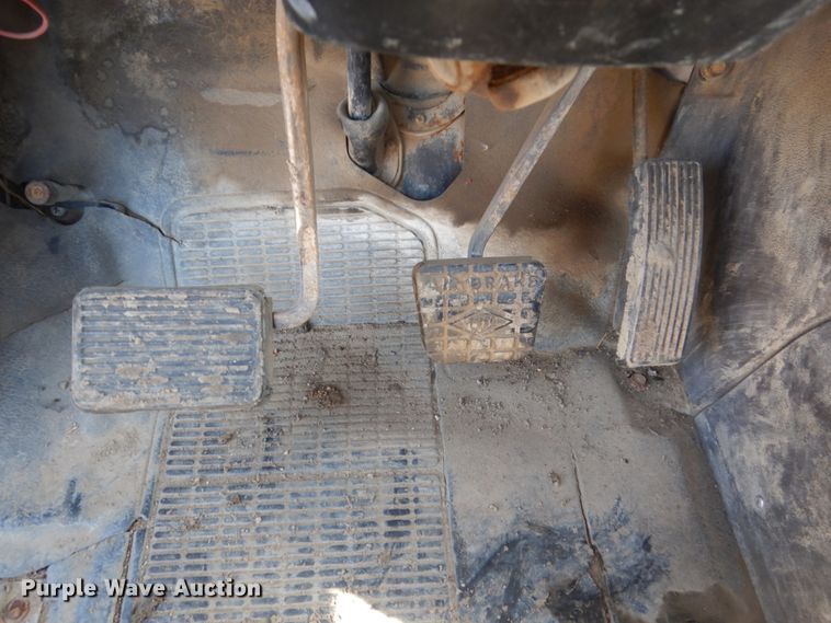 image for item GA9161 1986 International 1900  flat dump bed truck