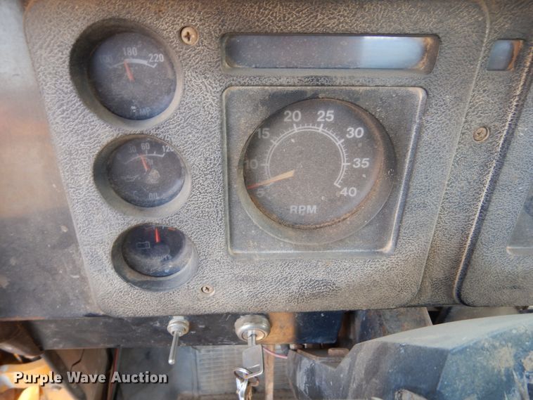 image for item GA9161 1986 International 1900  flat dump bed truck