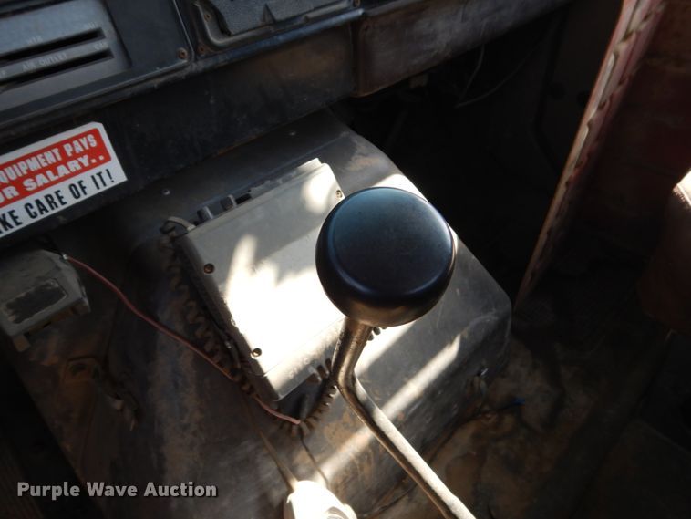 image for item GA9161 1986 International 1900  flat dump bed truck