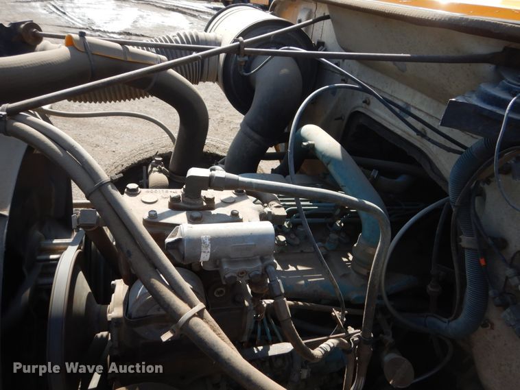 image for item GA9161 1986 International 1900  flat dump bed truck