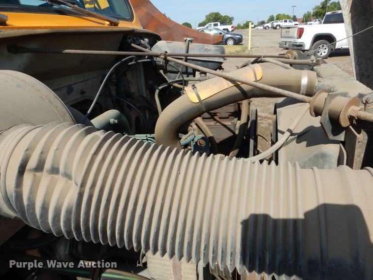 image for item GA9161 1986 International 1900  flat dump bed truck