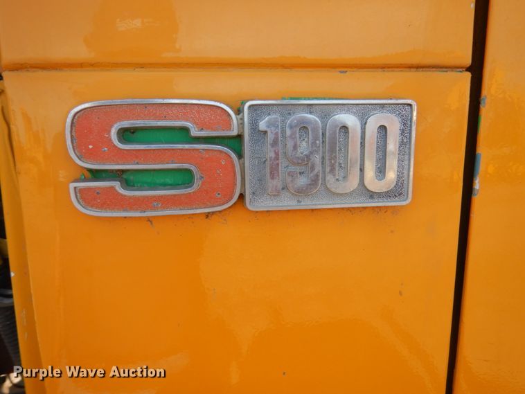 image for item GA9161 1986 International 1900  flat dump bed truck