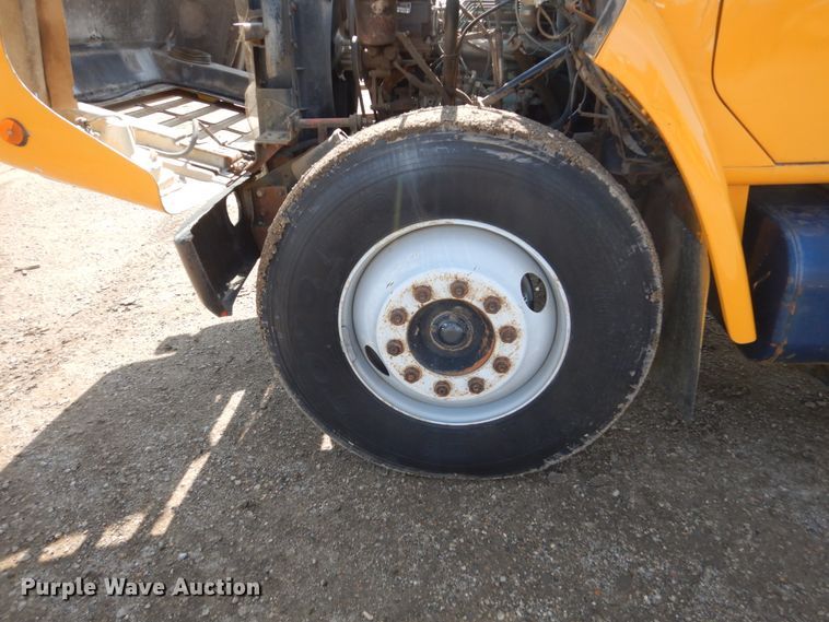 image for item GA9161 1986 International 1900  flat dump bed truck