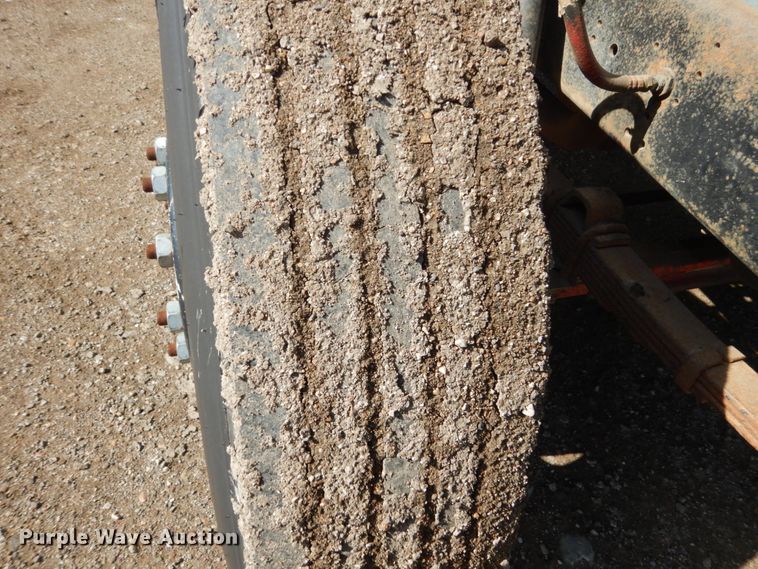 image for item GA9161 1986 International 1900  flat dump bed truck