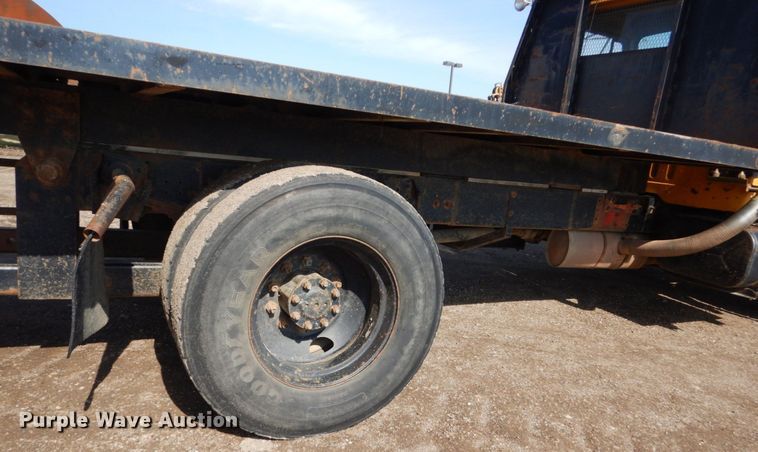 image for item GA9161 1986 International 1900  flat dump bed truck