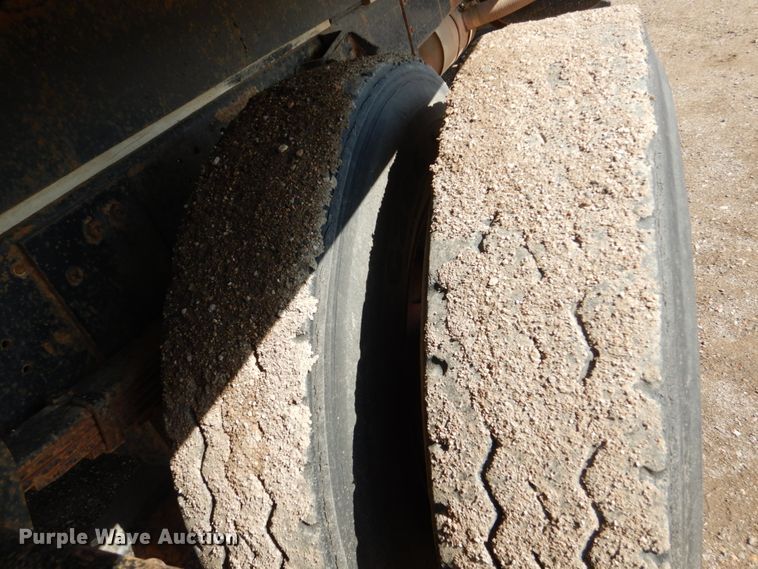 image for item GA9161 1986 International 1900  flat dump bed truck