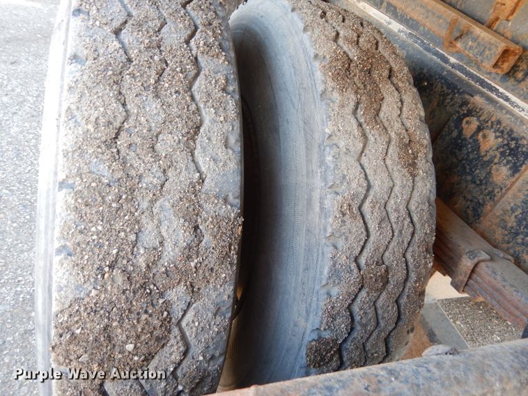 image for item GA9161 1986 International 1900  flat dump bed truck