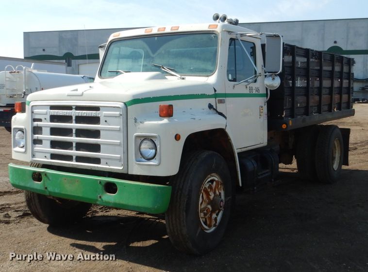 image for item GA9162 1985 International 1900  flat dump bed truck