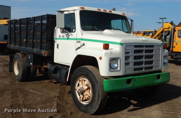 image for item GA9162 1985 International 1900  flat dump bed truck