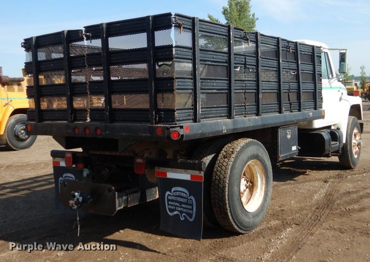 image for item GA9162 1985 International 1900  flat dump bed truck