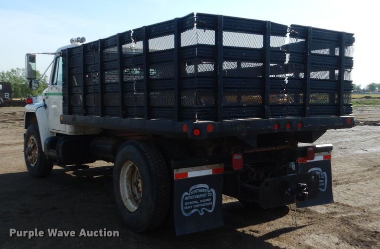 image for item GA9162 1985 International 1900  flat dump bed truck