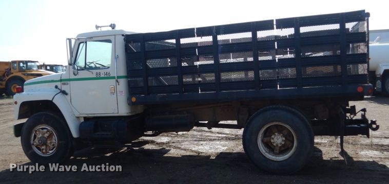 image for item GA9162 1985 International 1900  flat dump bed truck