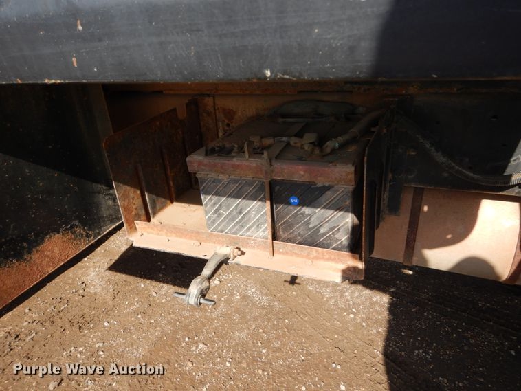 image for item GA9162 1985 International 1900  flat dump bed truck