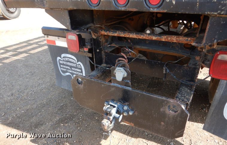 image for item GA9162 1985 International 1900  flat dump bed truck