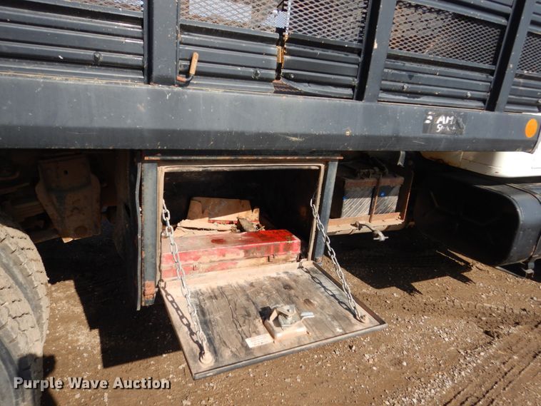 image for item GA9162 1985 International 1900  flat dump bed truck