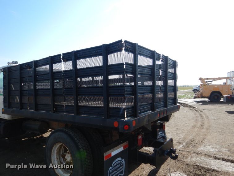 image for item GA9162 1985 International 1900  flat dump bed truck