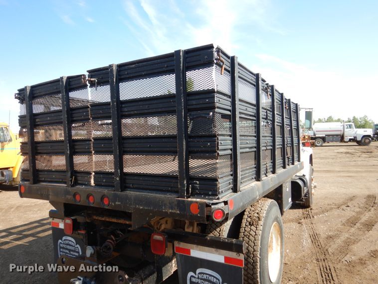 image for item GA9162 1985 International 1900  flat dump bed truck