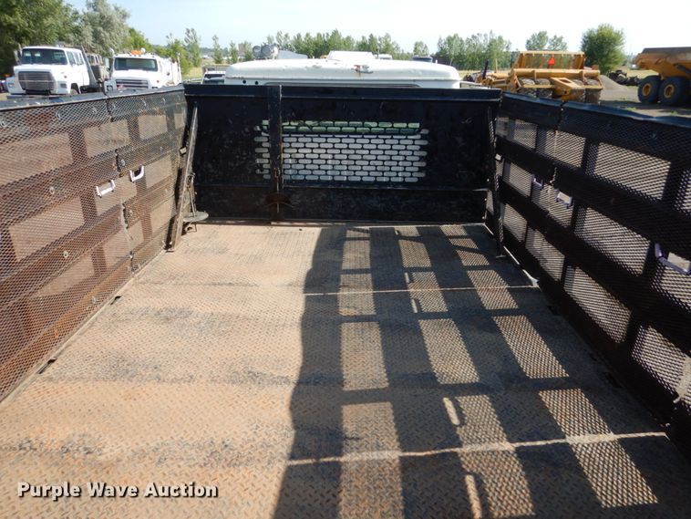 image for item GA9162 1985 International 1900  flat dump bed truck