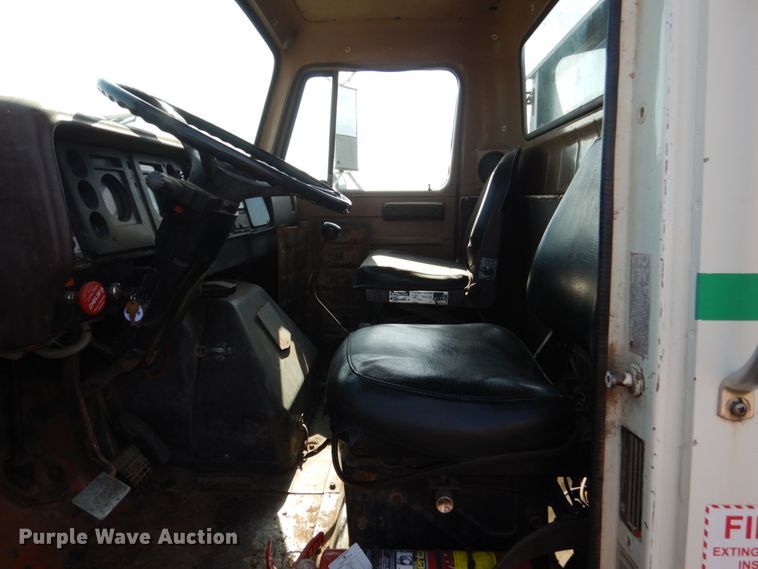 image for item GA9162 1985 International 1900  flat dump bed truck