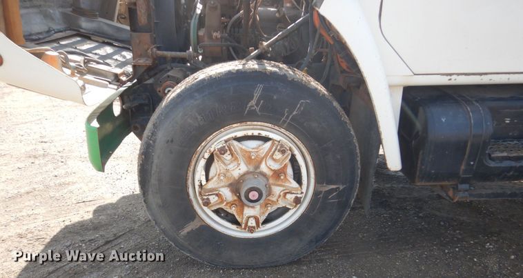 image for item GA9162 1985 International 1900  flat dump bed truck