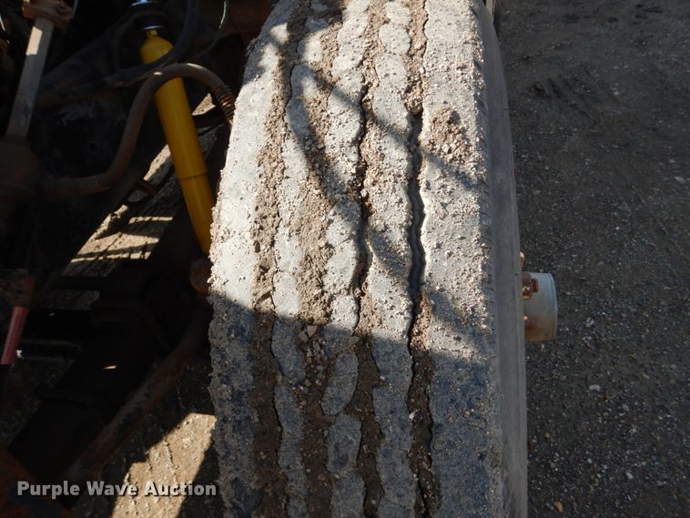 image for item GA9162 1985 International 1900  flat dump bed truck