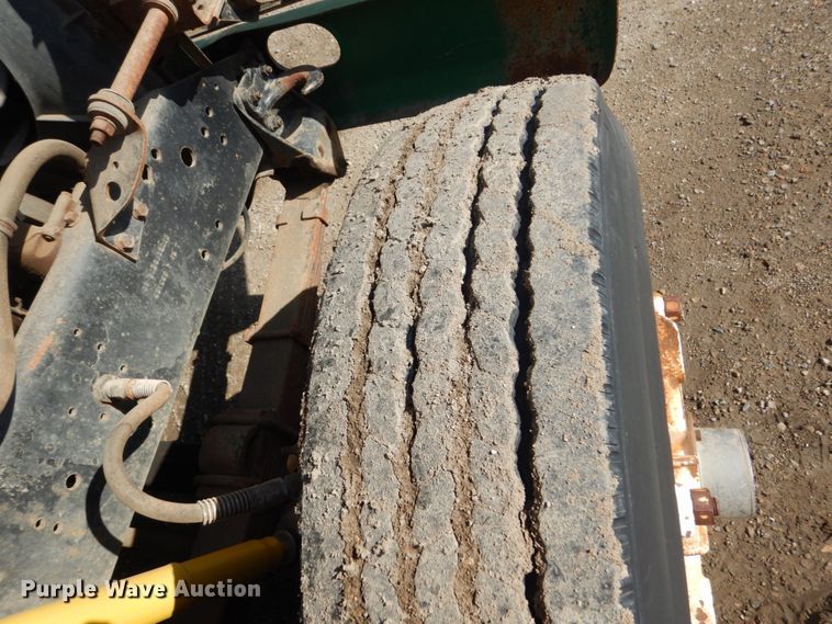 image for item GA9162 1985 International 1900  flat dump bed truck