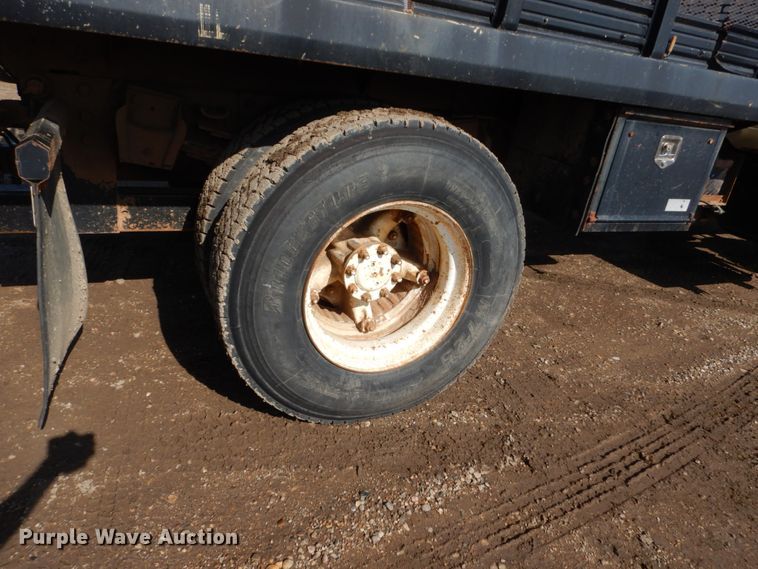 image for item GA9162 1985 International 1900  flat dump bed truck