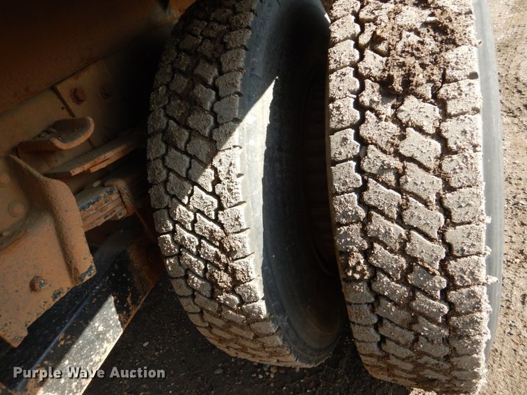 image for item GA9162 1985 International 1900  flat dump bed truck