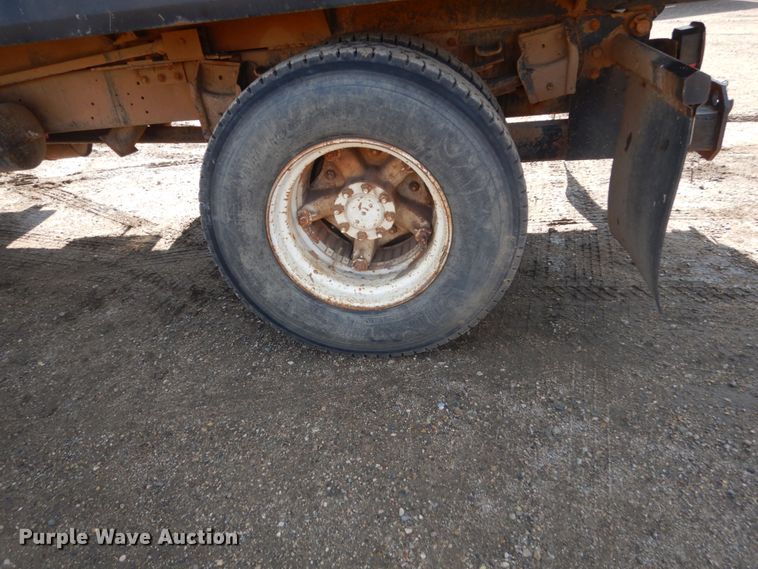 image for item GA9162 1985 International 1900  flat dump bed truck