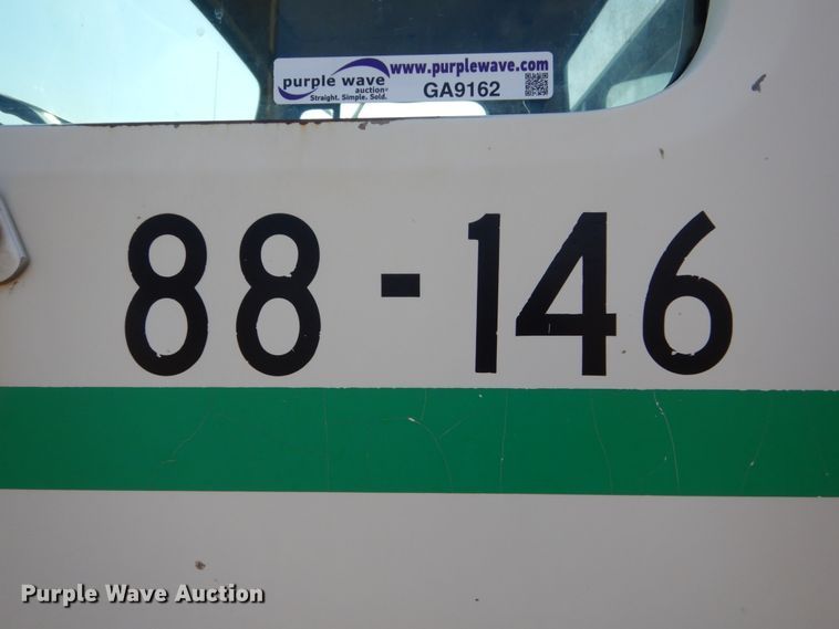 image for item GA9162 1985 International 1900  flat dump bed truck