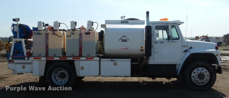 image for item GA9163 1985 International 1900  service truck