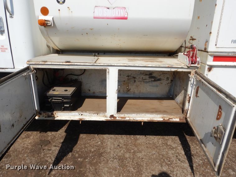 image for item GA9163 1985 International 1900  service truck