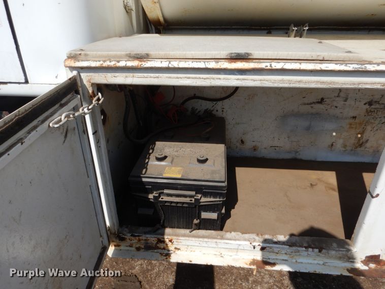 image for item GA9163 1985 International 1900  service truck