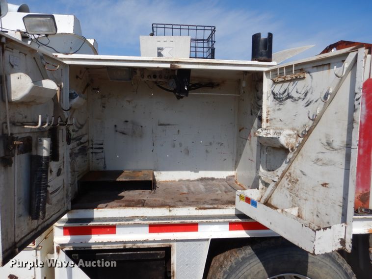 image for item GA9163 1985 International 1900  service truck