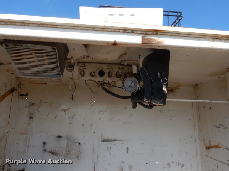 image for item GA9163 1985 International 1900  service truck