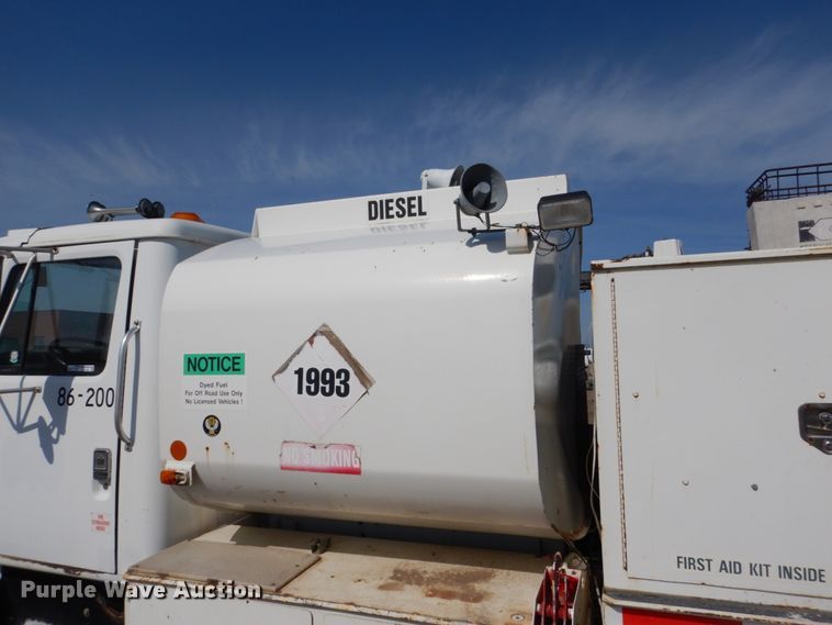 image for item GA9163 1985 International 1900  service truck