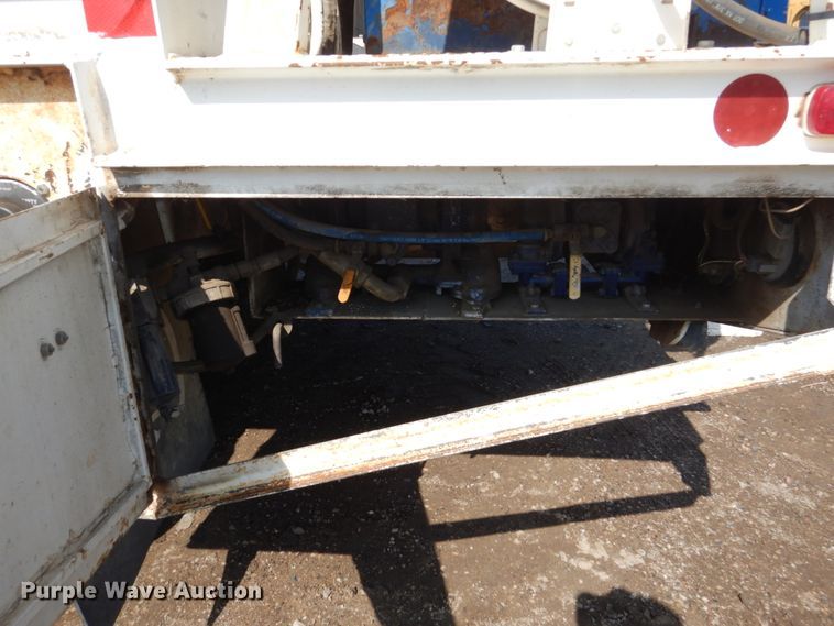 image for item GA9163 1985 International 1900  service truck