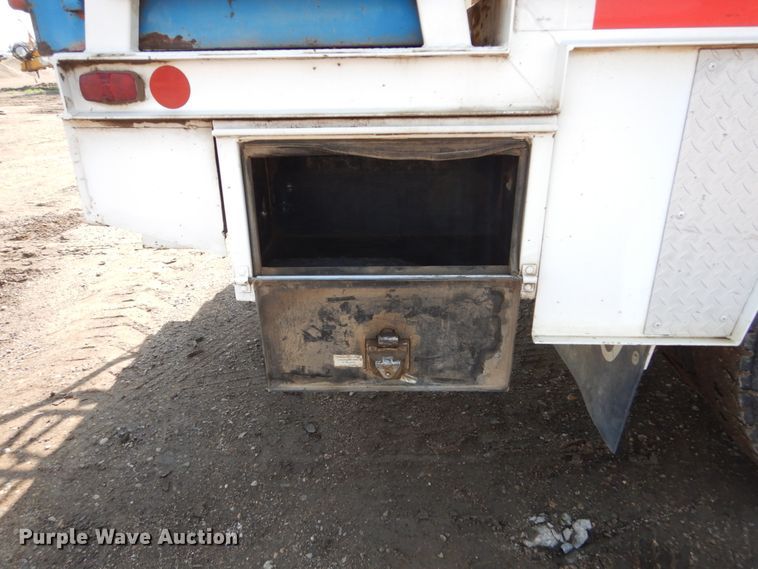 image for item GA9163 1985 International 1900  service truck