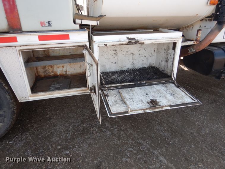 image for item GA9163 1985 International 1900  service truck