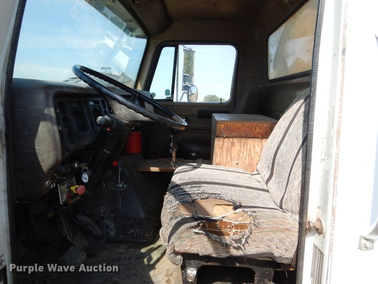 image for item GA9163 1985 International 1900  service truck