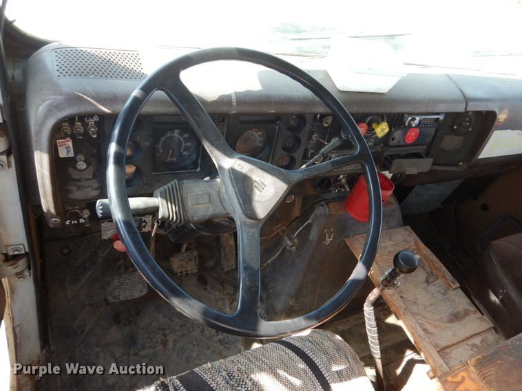 image for item GA9163 1985 International 1900  service truck