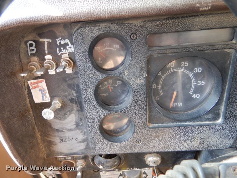 image for item GA9163 1985 International 1900  service truck