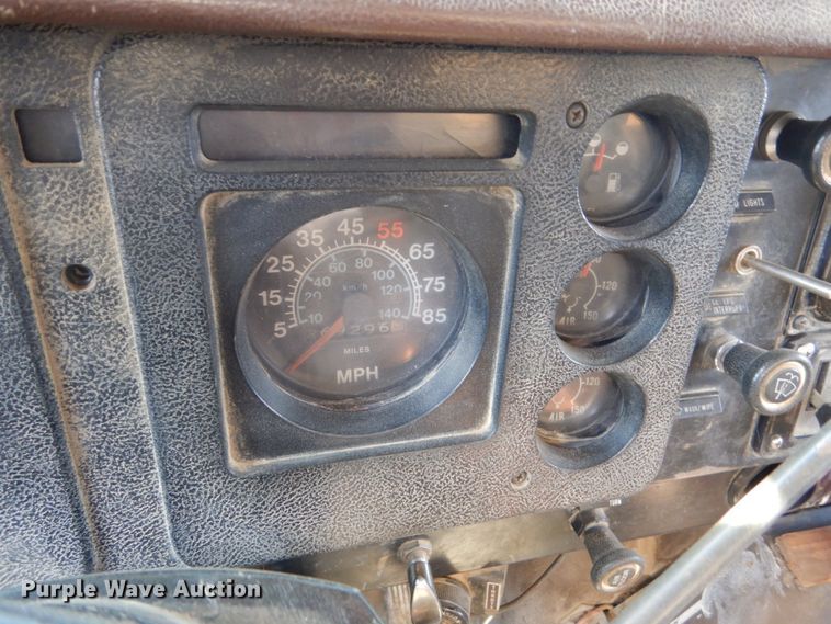 image for item GA9163 1985 International 1900  service truck