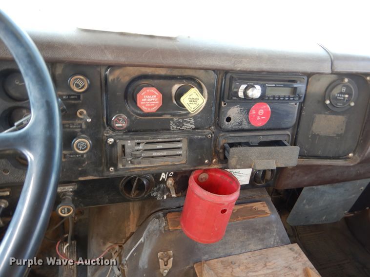 image for item GA9163 1985 International 1900  service truck