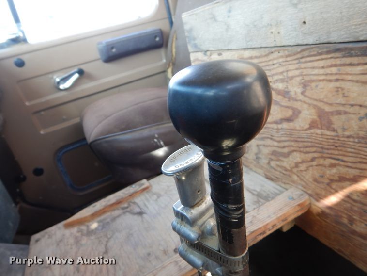 image for item GA9163 1985 International 1900  service truck